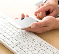 スマホとキーボード スマホとキーボード